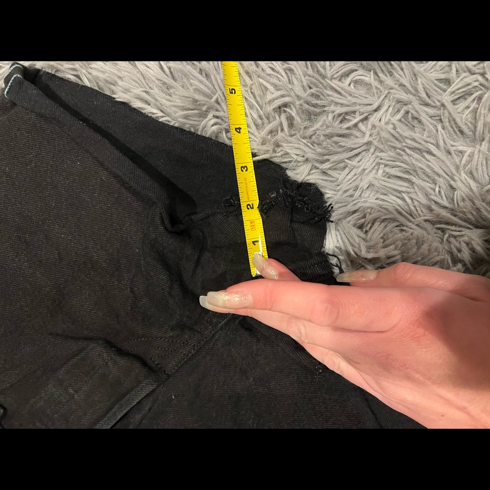 Levi’s 501 Black Jean Shorts - Picture 4 of 6